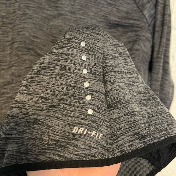 Nike Women’s Element Sphere Half Zip Pullover - Large - Picture 10 of 10